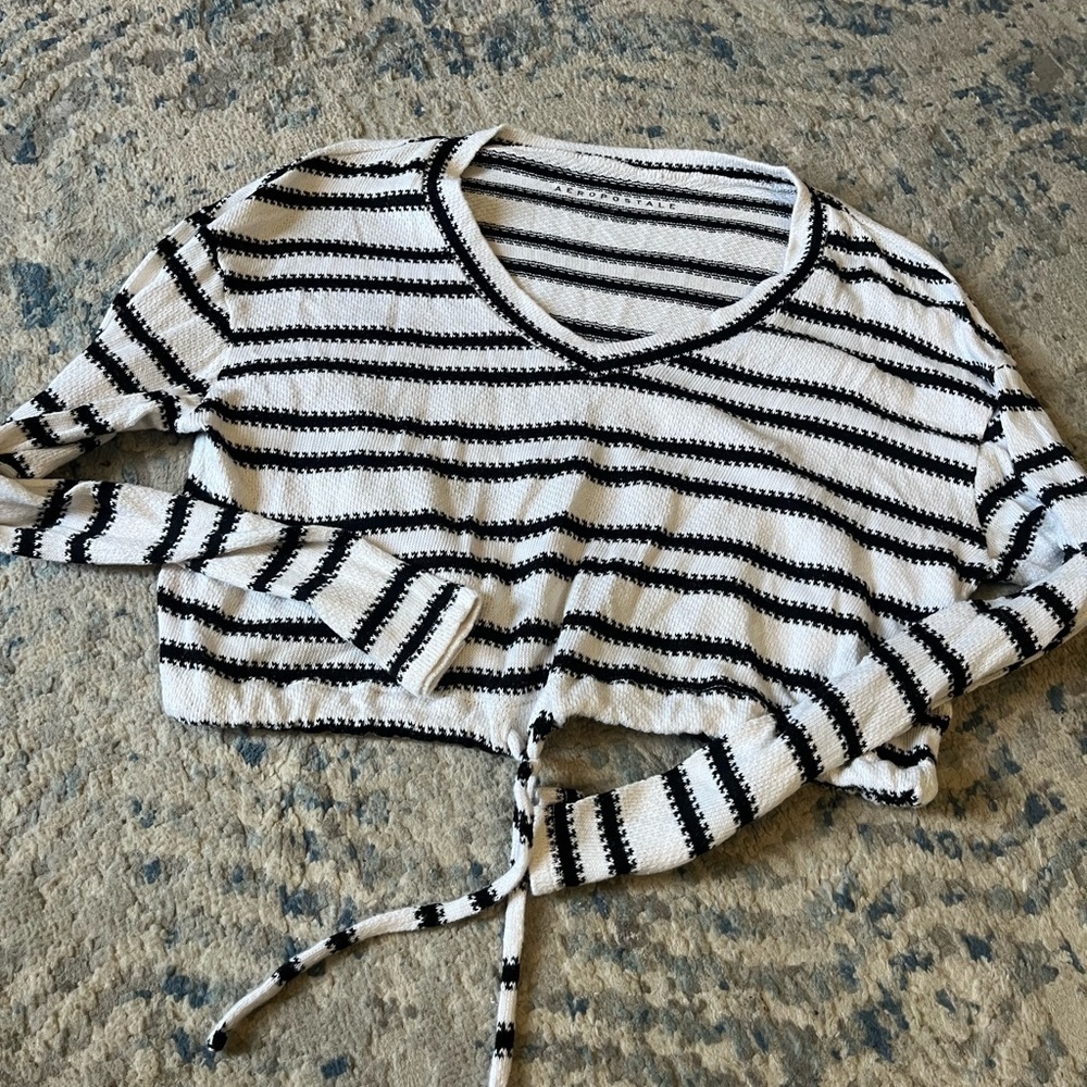 Aeropostale stripped long sleeve Vneck too small